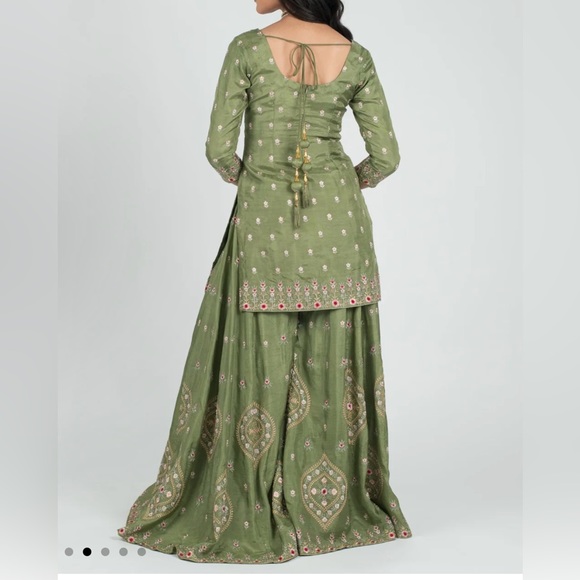 Beautiful Indian/Pakistani dress - Picture 2 of 5